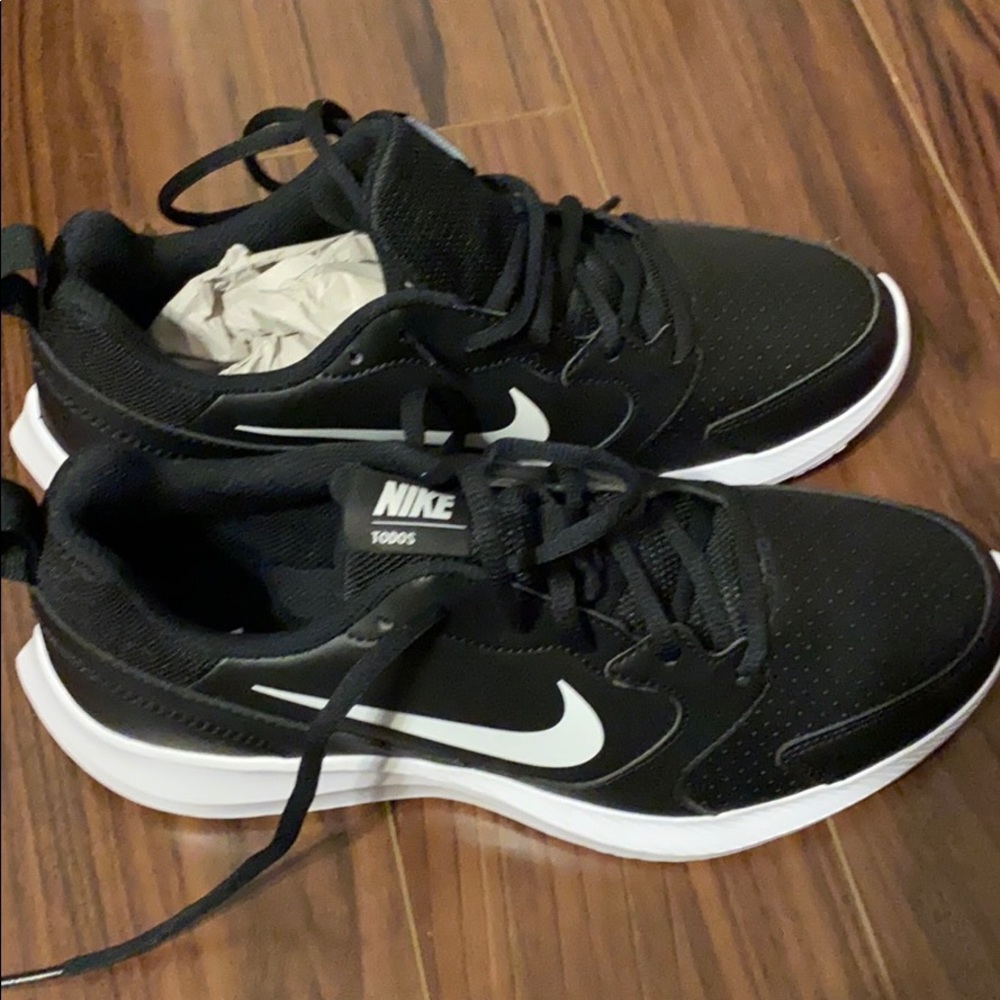 Nike TODOS Mens size 7